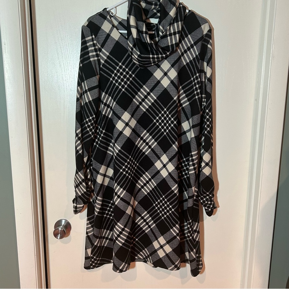 R and K black and off white tunic dress 16